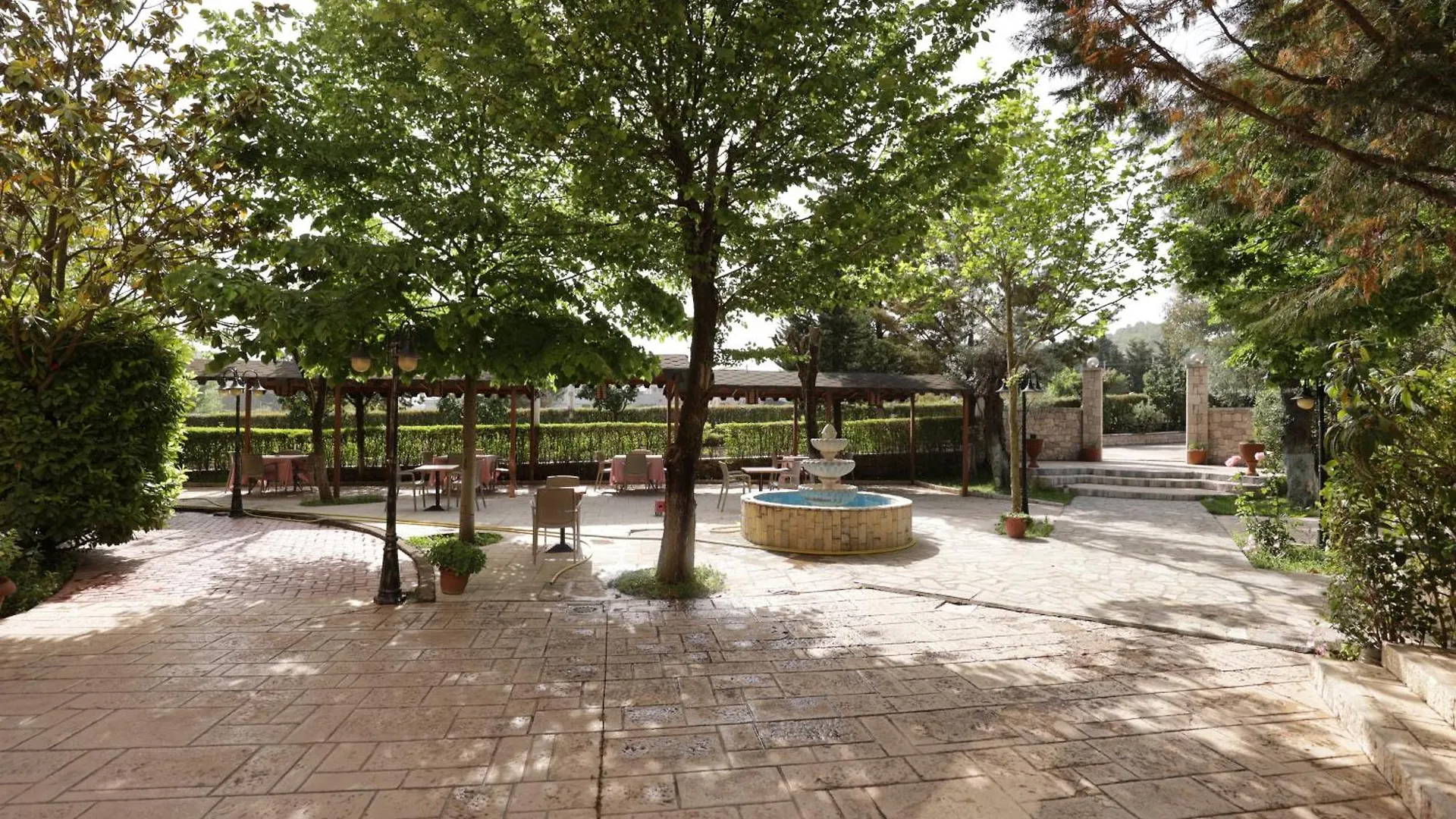 **** Hotel Mema Resort Mirash Albánie